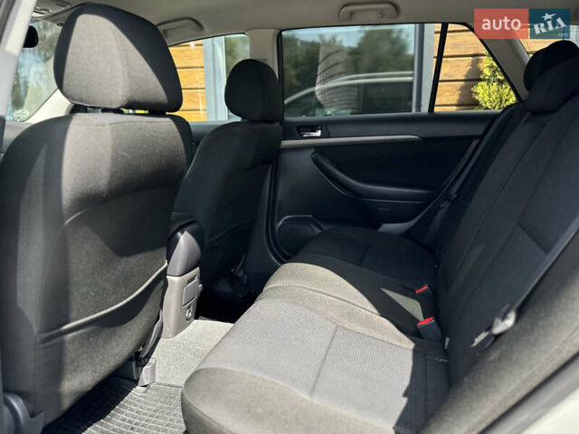 Сірий Тойота Авенсіс, об'ємом двигуна 2.23 л та пробігом 195 тис. км за 7999 $, фото 53 на Automoto.ua