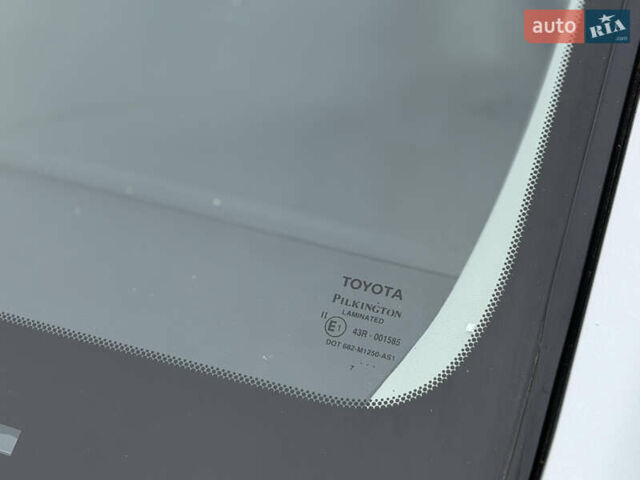 Сірий Тойота Авенсіс, об'ємом двигуна 1.8 л та пробігом 163 тис. км за 8999 $, фото 26 на Automoto.ua