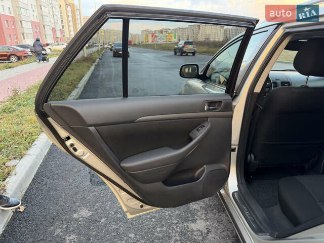 Серый Тойота Авенсис, объемом двигателя 1.79 л и пробегом 224 тыс. км за 8199 $, фото 66 на Automoto.ua