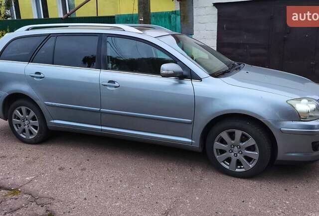 Серый Тойота Авенсис, объемом двигателя 2 л и пробегом 313 тыс. км за 6700 $, фото 1 на Automoto.ua