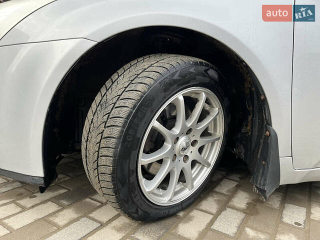 Серый Тойота Авенсис, объемом двигателя 2 л и пробегом 281 тыс. км за 8300 $, фото 17 на Automoto.ua