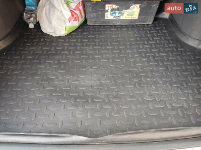 Серый Тойота Авенсис, объемом двигателя 2.01 л и пробегом 310 тыс. км за 7800 $, фото 15 на Automoto.ua