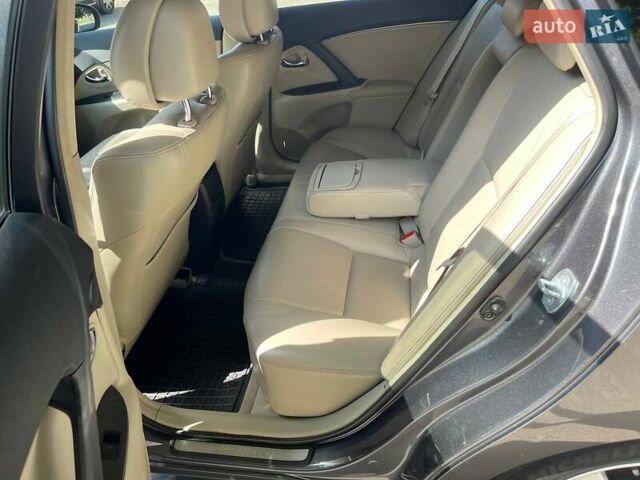 Серый Тойота Авенсис, объемом двигателя 2.23 л и пробегом 295 тыс. км за 8195 $, фото 18 на Automoto.ua