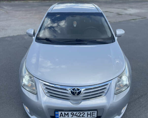 Серый Тойота Авенсис, объемом двигателя 2 л и пробегом 230 тыс. км за 7800 $, фото 2 на Automoto.ua