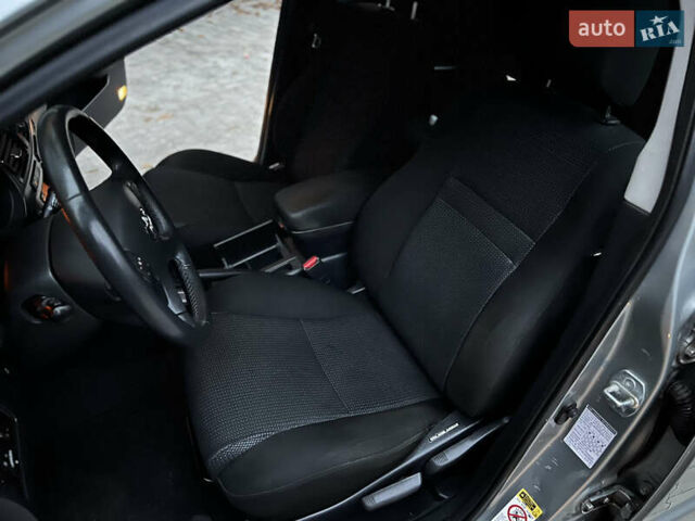 Серый Тойота Авенсис, объемом двигателя 1.8 л и пробегом 203 тыс. км за 7300 $, фото 29 на Automoto.ua