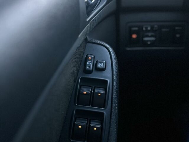 Серый Тойота Авенсис, объемом двигателя 2.2 л и пробегом 312 тыс. км за 6800 $, фото 4 на Automoto.ua