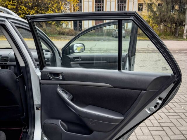Серый Тойота Авенсис, объемом двигателя 2 л и пробегом 340 тыс. км за 3200 $, фото 14 на Automoto.ua