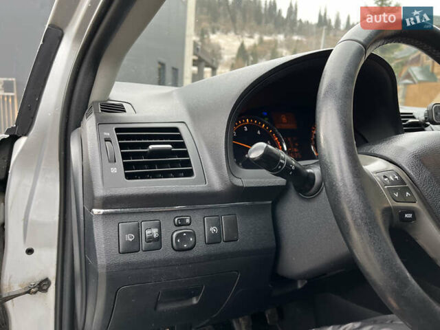 Серый Тойота Авенсис, объемом двигателя 2 л и пробегом 281 тыс. км за 8300 $, фото 27 на Automoto.ua