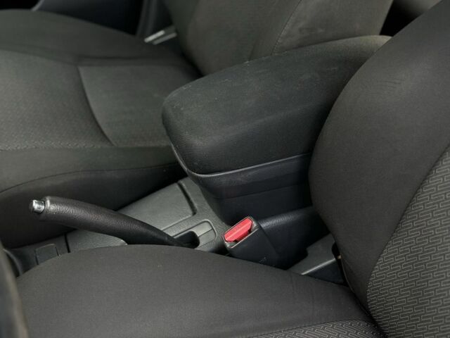 Серый Тойота Авенсис, объемом двигателя 2 л и пробегом 290 тыс. км за 6500 $, фото 21 на Automoto.ua