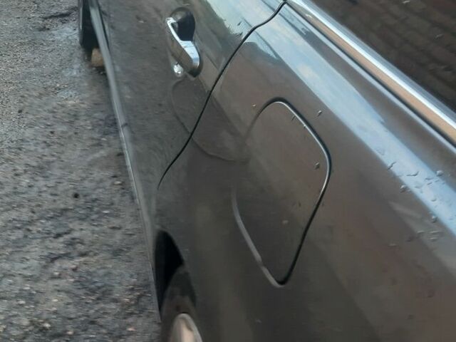 Серый Тойота Авенсис, объемом двигателя 2 л и пробегом 420 тыс. км за 6100 $, фото 4 на Automoto.ua