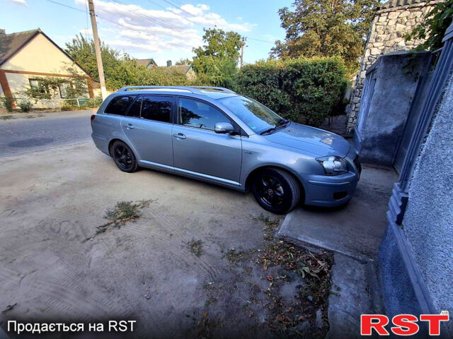 Серый Тойота Авенсис, объемом двигателя 2.2 л и пробегом 273 тыс. км за 7800 $, фото 3 на Automoto.ua