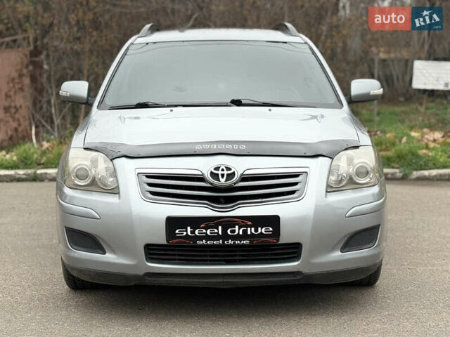 Серый Тойота Авенсис, объемом двигателя 2 л и пробегом 235 тыс. км за 6499 $, фото 1 на Automoto.ua