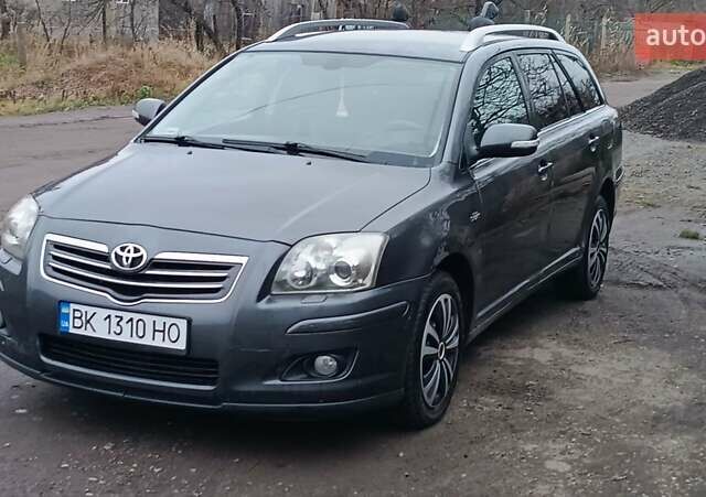 Серый Тойота Авенсис, объемом двигателя 2.2 л и пробегом 285 тыс. км за 5350 $, фото 4 на Automoto.ua