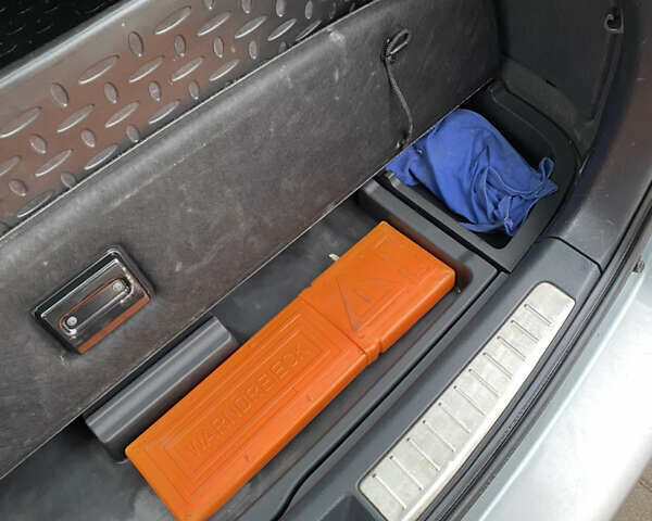 Серый Тойота Авенсис, объемом двигателя 1.8 л и пробегом 222 тыс. км за 6700 $, фото 19 на Automoto.ua