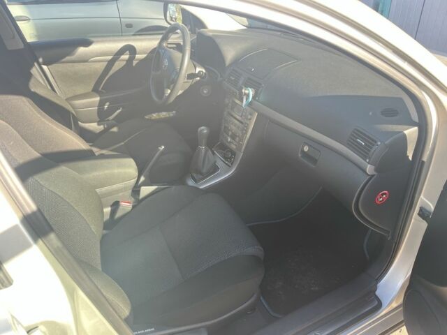 Сірий Тойота Авенсіс, об'ємом двигуна 1.8 л та пробігом 185 тис. км за 7500 $, фото 6 на Automoto.ua