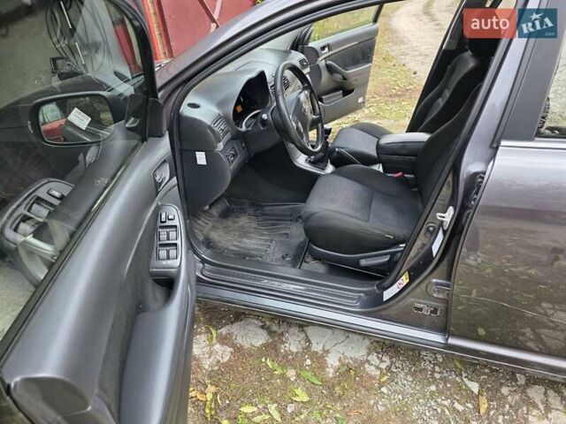 Серый Тойота Авенсис, объемом двигателя 2.23 л и пробегом 242 тыс. км за 7500 $, фото 2 на Automoto.ua