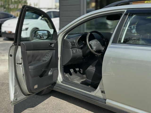 Серый Тойота Авенсис, объемом двигателя 2 л и пробегом 290 тыс. км за 6500 $, фото 9 на Automoto.ua
