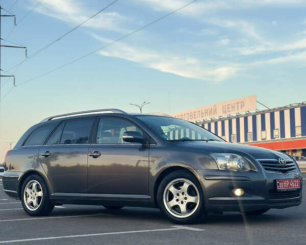 Серый Тойота Авенсис, объемом двигателя 1.8 л и пробегом 232 тыс. км за 7350 $, фото 3 на Automoto.ua