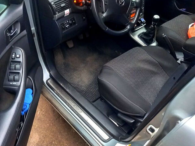 Серый Тойота Авенсис, объемом двигателя 2.2 л и пробегом 273 тыс. км за 7800 $, фото 7 на Automoto.ua
