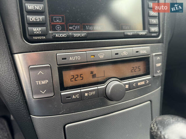 Серый Тойота Авенсис, объемом двигателя 2 л и пробегом 206 тыс. км за 7500 $, фото 13 на Automoto.ua