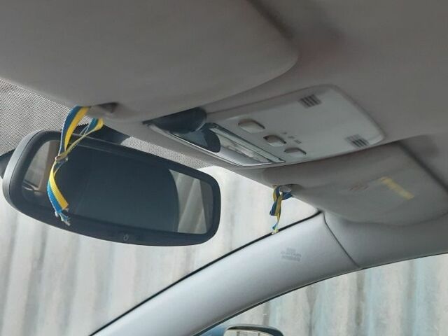 Серый Тойота Авенсис, объемом двигателя 2 л и пробегом 420 тыс. км за 6100 $, фото 8 на Automoto.ua