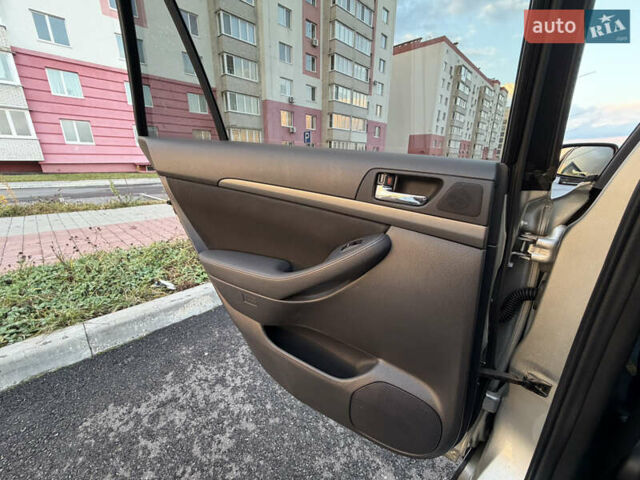Серый Тойота Авенсис, объемом двигателя 1.79 л и пробегом 224 тыс. км за 8199 $, фото 22 на Automoto.ua