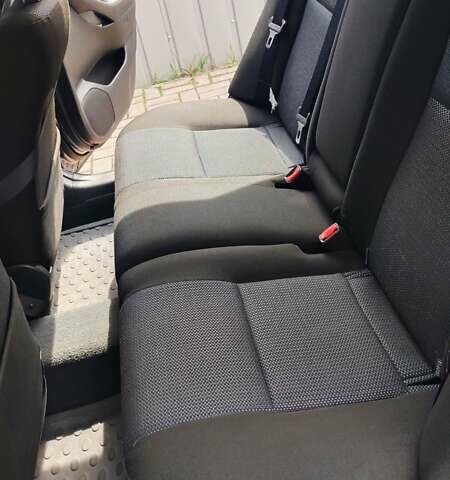 Сірий Тойота Авенсіс, об'ємом двигуна 2 л та пробігом 300 тис. км за 7900 $, фото 7 на Automoto.ua