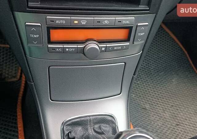 Серый Тойота Авенсис, объемом двигателя 2.2 л и пробегом 285 тыс. км за 5350 $, фото 57 на Automoto.ua