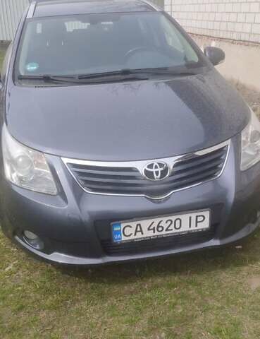 Серый Тойота Авенсис, объемом двигателя 2 л и пробегом 247 тыс. км за 7300 $, фото 1 на Automoto.ua