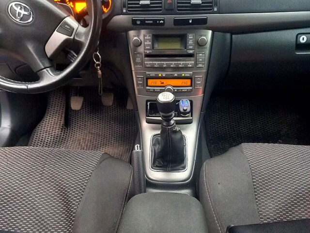 Серый Тойота Авенсис, объемом двигателя 2.2 л и пробегом 273 тыс. км за 7800 $, фото 6 на Automoto.ua