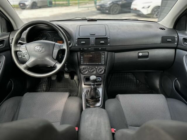 Серый Тойота Авенсис, объемом двигателя 2 л и пробегом 290 тыс. км за 6500 $, фото 12 на Automoto.ua