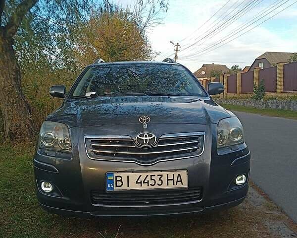 Серый Тойота Авенсис, объемом двигателя 2.2 л и пробегом 215 тыс. км за 7850 $, фото 2 на Automoto.ua