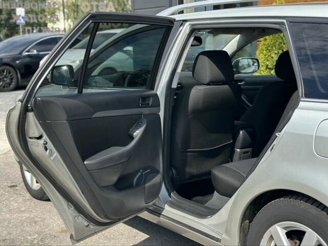 Сірий Тойота Авенсіс, об'ємом двигуна 2.2 л та пробігом 195 тис. км за 7700 $, фото 22 на Automoto.ua