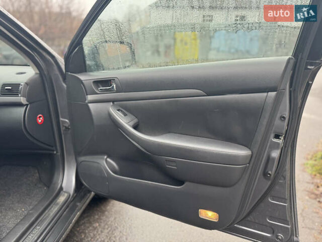 Серый Тойота Авенсис, объемом двигателя 2 л и пробегом 206 тыс. км за 7500 $, фото 23 на Automoto.ua