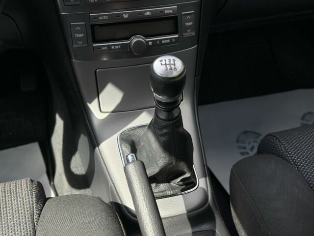 Сірий Тойота Авенсіс, об'ємом двигуна 2.2 л та пробігом 195 тис. км за 7700 $, фото 21 на Automoto.ua