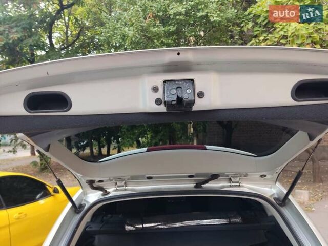 Серый Тойота Авенсис, объемом двигателя 2.01 л и пробегом 310 тыс. км за 7800 $, фото 14 на Automoto.ua