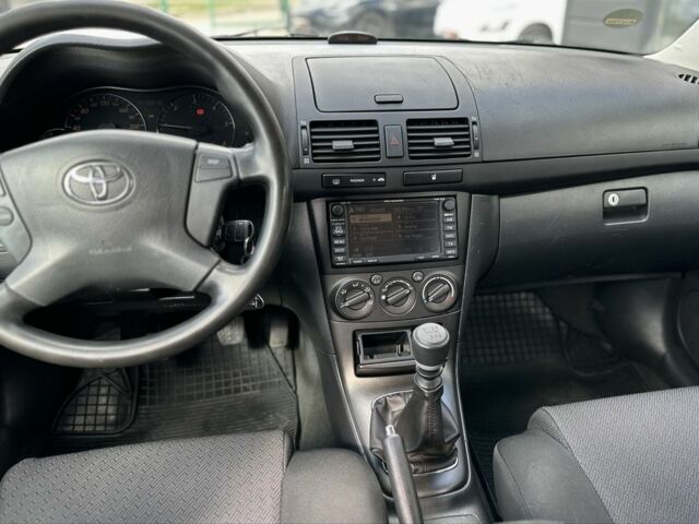 Серый Тойота Авенсис, объемом двигателя 2 л и пробегом 290 тыс. км за 6500 $, фото 16 на Automoto.ua