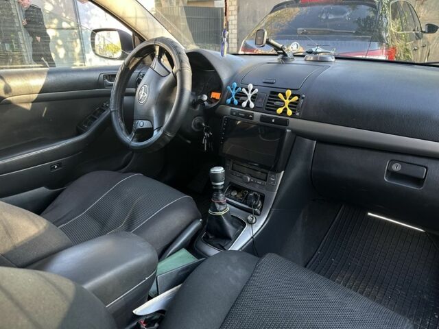 Серый Тойота Авенсис, объемом двигателя 2.2 л и пробегом 260 тыс. км за 5600 $, фото 4 на Automoto.ua