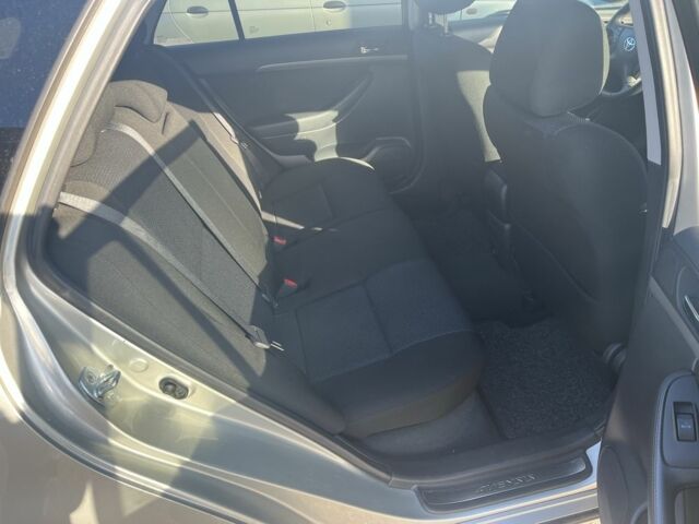 Сірий Тойота Авенсіс, об'ємом двигуна 1.8 л та пробігом 185 тис. км за 7500 $, фото 3 на Automoto.ua