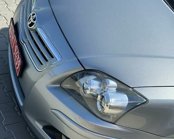 Серый Тойота Авенсис, объемом двигателя 1.8 л и пробегом 204 тыс. км за 7900 $, фото 2 на Automoto.ua