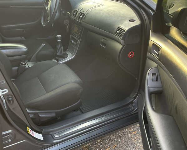 Серый Тойота Авенсис, объемом двигателя 2.2 л и пробегом 293 тыс. км за 7399 $, фото 25 на Automoto.ua