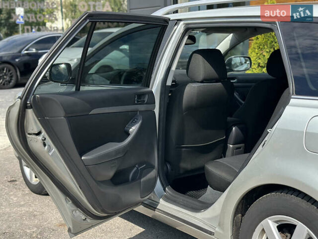 Сірий Тойота Авенсіс, об'ємом двигуна 2.23 л та пробігом 195 тис. км за 7999 $, фото 50 на Automoto.ua