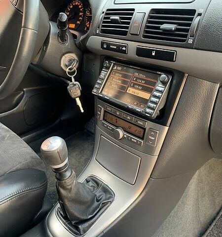 Серый Тойота Авенсис, объемом двигателя 2.2 л и пробегом 275 тыс. км за 4800 $, фото 2 на Automoto.ua