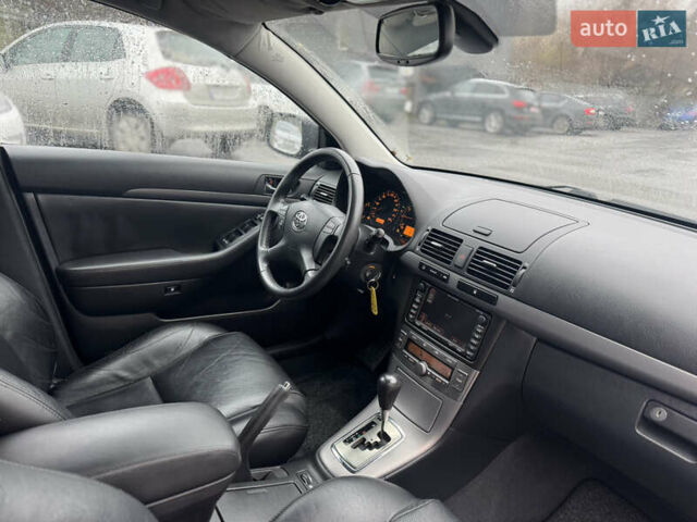 Серый Тойота Авенсис, объемом двигателя 2 л и пробегом 206 тыс. км за 7500 $, фото 6 на Automoto.ua