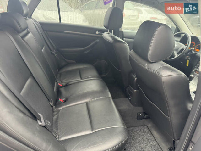 Серый Тойота Авенсис, объемом двигателя 2 л и пробегом 206 тыс. км за 7500 $, фото 25 на Automoto.ua