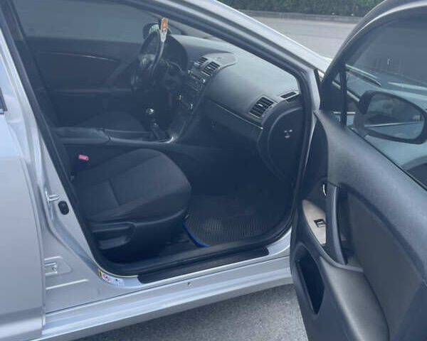 Серый Тойота Авенсис, объемом двигателя 2 л и пробегом 230 тыс. км за 7800 $, фото 15 на Automoto.ua