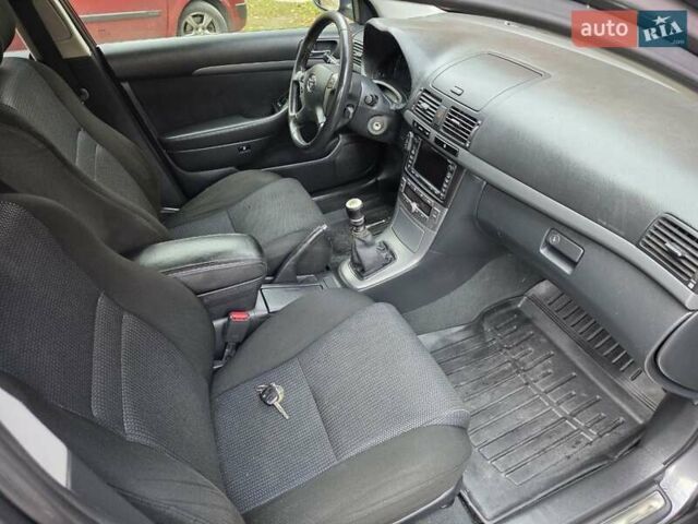 Серый Тойота Авенсис, объемом двигателя 2.23 л и пробегом 242 тыс. км за 7500 $, фото 1 на Automoto.ua