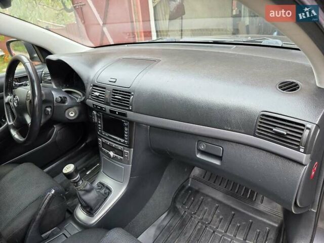 Серый Тойота Авенсис, объемом двигателя 2.23 л и пробегом 242 тыс. км за 7500 $, фото 3 на Automoto.ua