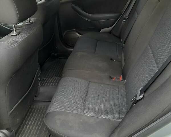 Серый Тойота Авенсис, объемом двигателя 2 л и пробегом 249 тыс. км за 7200 $, фото 1 на Automoto.ua