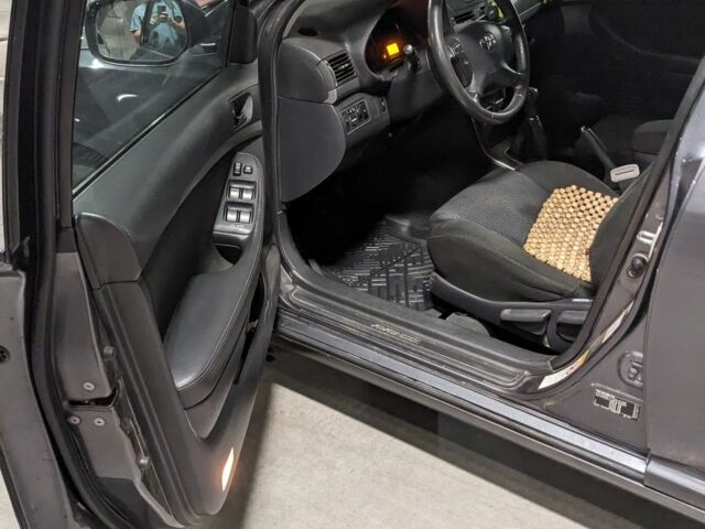 Серый Тойота Авенсис, объемом двигателя 1.8 л и пробегом 210 тыс. км за 5750 $, фото 3 на Automoto.ua